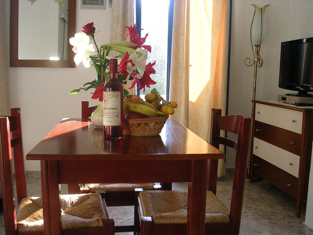 אגיה פוטיה Stefanos Apartments מראה חיצוני תמונה